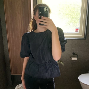 Söt topp  - Säljer denna då den inte kommer till användning 🖤