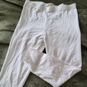 Vita tights - Vita tights använda 2 gånger.  Storlek: S  Mycket bra skick!