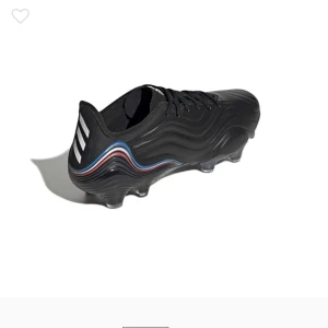 Adidas Copa - Säljer mina adidas copa pga fel storlek använda endast 1 gång och är i 100% nyskick. Skriv för fler bilder 😊❤️  Pris kan diskuteras 