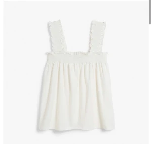 Söt vit topp - Slutsåld Kappahl topp som endast är använd 1 gång. nypris 249 kr, inte min bild! skriv för fler bilder😇
