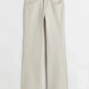 Lågmidjade jeans - Säljer dessa assnygga jeans på grund av att de aldrig kommit till någon användning. De är helt nya, och har aldrig använts.