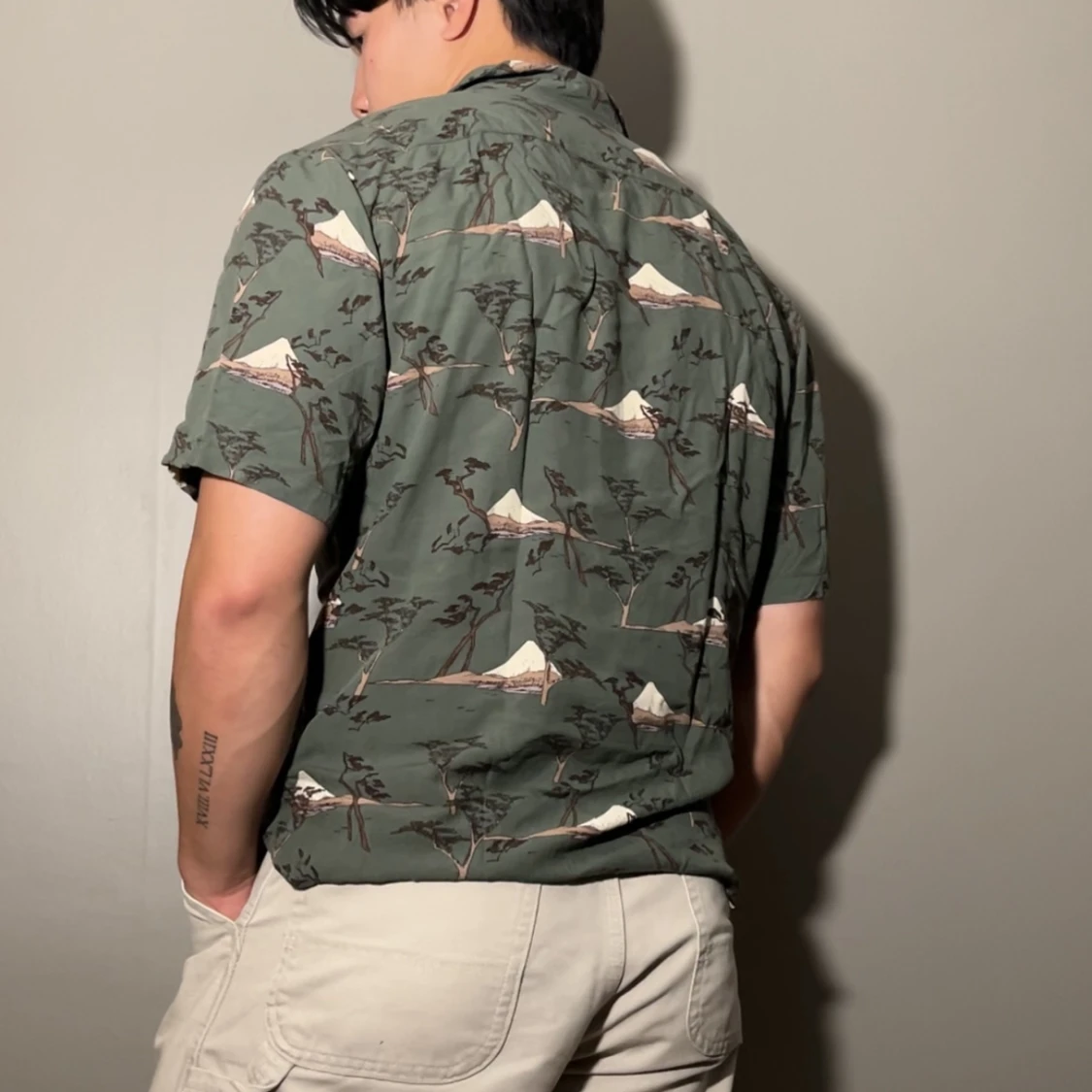 Mörk grön kortärmad skjorta med mönster - 90