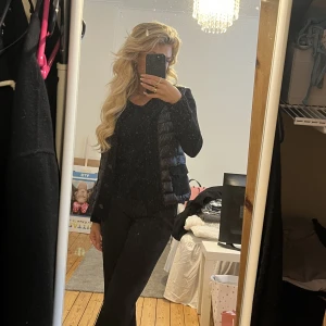 Moncler Cardigan  - Superfint moncler cardigan som tyvärr inte kommer till användning mer! 