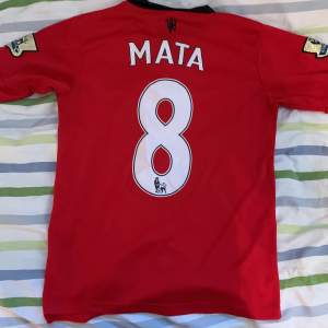 Manchester United 2012 med Juan Mata på ryggen, PL badgen också och tröjan är äkta