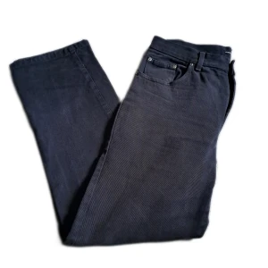 Baggy jeans str 36/32 - Äldre jeans från kappahl. Lite trasiga längst ned, se bild. Men dem är väldigt långa. Str 36/32 Vid funderingar skicka gärna pm. 💖 Pris är diskuterbart vid snabb affär. 😊 Köparen står för frakten. 