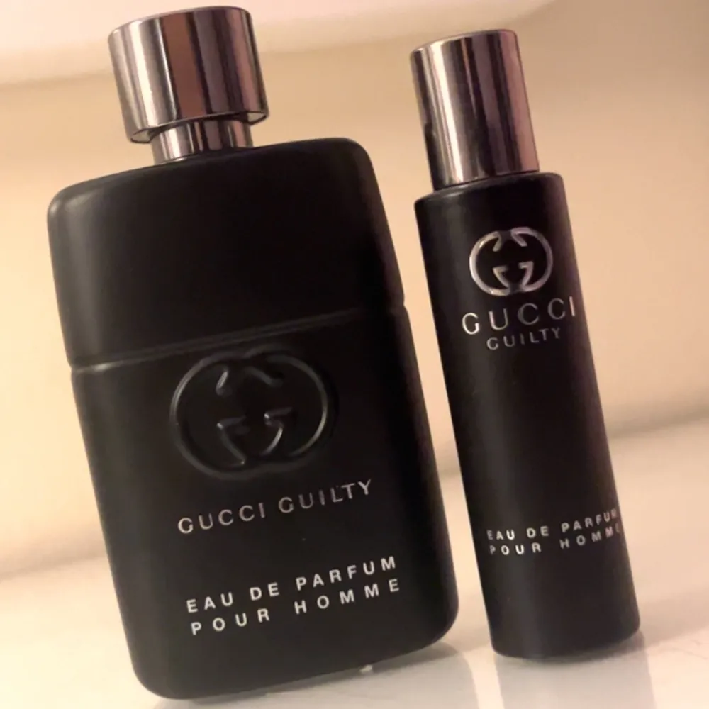 Säljer min sambos Gucci Quality parfym i vanlig size och travel size.  90%kvar i båda flaskor, FÖR MEN. 🤍. Övrigt.