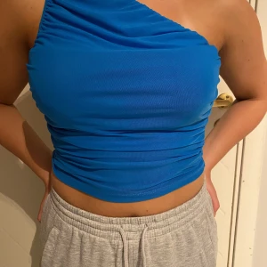 Topp - Blå topp från SHEIN i storlek M