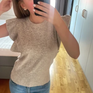 Stickad topp - Jätte fin stickad topp från LMTD🥰beställde den från Boozt men har bara använt två gånger💓💖