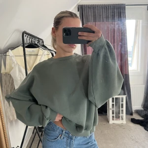 Grön collegetröja - Tröja ifrån nelly oversize storlek S
