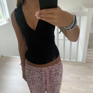 Linne - Såå gulligt linne som jag fått av min mamma. Super skönt material. Aldrig använt av mig, inte några skador. Från turnover strlk s. Super stretchig.⭐️