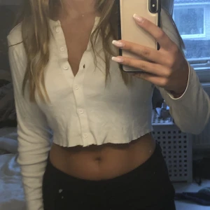 Tröja - Vit långärmad magtröja🤍 Kom privat för mer info! Köpare står för frakt! 