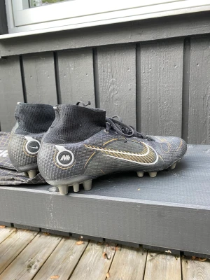 Nike mercurial vapor 14 elit - Knappt använda fotbollskor som tyvärr blev för små, storlek 42 i väldigt fint skick.