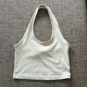 Sommartopp - Söt sommartopp, halterneck och i bra skick. 