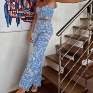 Byxor - Jättesnygga byxor från Zara som bara blivit använda en gång. Jag är 170 cm lång🥰 material: linne, bomull och viskos