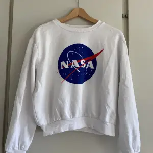 Sweatshirt med Nasa tryck