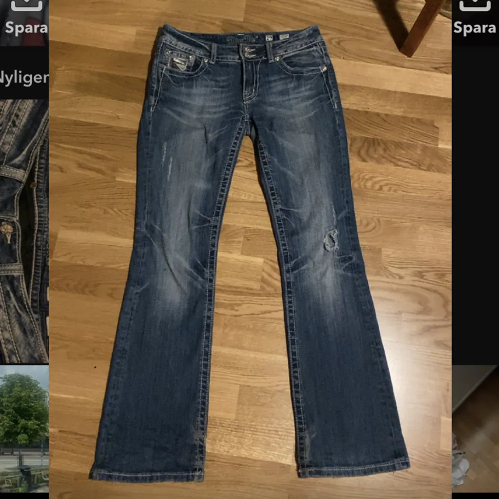 miss me jeans i storlek 29! dessa är lågmidjade och verkligen jätteifna på , de e bottcut! buda på jeansen!!. Jeans & Byxor.