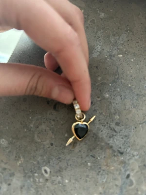 Rebel Love Earring Maria Nilsdotter  - Rebel Love Earring. Guldplätteratsilver med Granatsten & Månstenar 