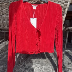 Topp - Oanvänd topp från monkl i storlek M, lappen sitter kvar✨