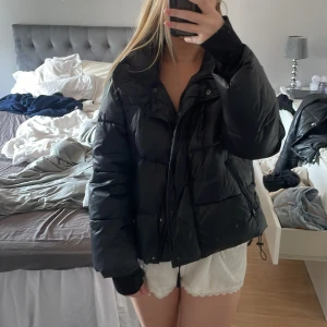 Puffer jacka - Snygg höst och vinterjacka! Använd men fint skick❤️