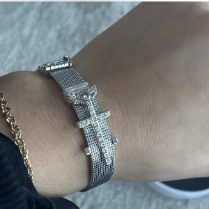 Armband  - Armband med berlocker. Berlockerna ingår. 