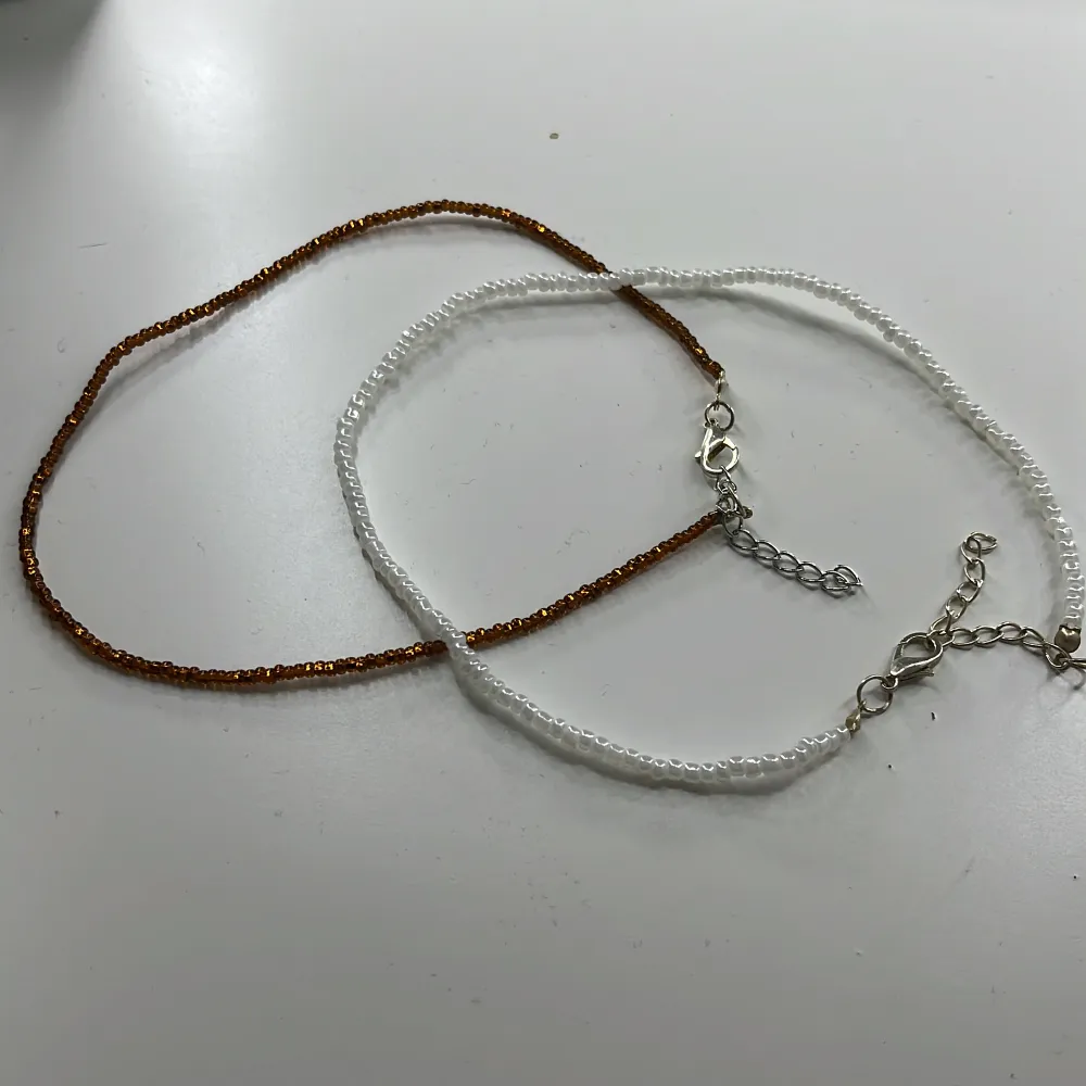 pärl halsband som jag aldrig använt 🩷29kr/st. Accessoarer.