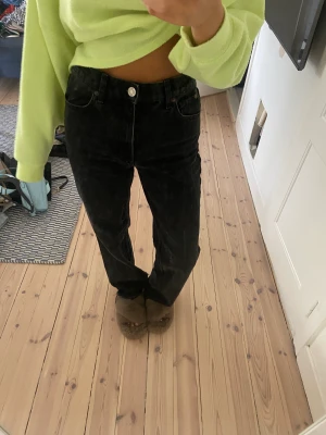 Jeans - Säljer dessa jeans från zara storlek 34