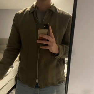 These glory Days overshirt - Tjenare, säljer min jacka ifrån these glory days, dem är i väldigt bra skick och passar svinbra nu när sommaren inte blev hur varm som helst, hör av dig vid funderingar😃 nypris på Volt 2000kr