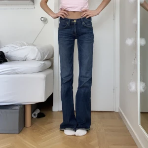 Lee low waist jeans - Jättefina lågmidjade jeans🩷 oklart vilken storlek men skulle säga att de passar nån med storlek 32!