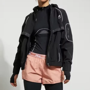 Weekday x Fila vindjacka - En skitcool vindjacka från Weekdays collab med Fila! Sparsamt använd men behållt pga så snygg… Endast swish som betalningsmedel. Jag står för frakt 📦 