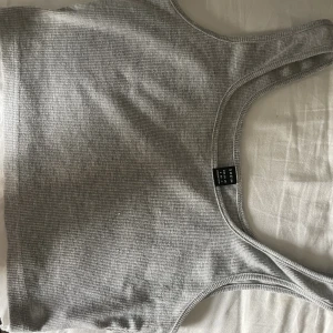 Linnen - Svart och grått linnen, köpta på Shein.  40kr för båda + frakt.