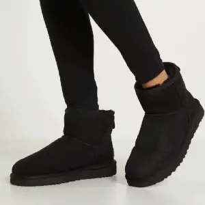 Säljer mina uggs nu då dem inte kommer till användning längre. Använda två gånger förra vintern, skriv privat för egna bilder💕