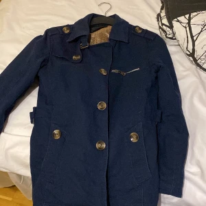 Overshirt / jacka  - Säljer nu min jacka / overshirt. Riktigt fräsch och fin. Storlek m