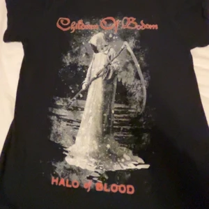 Band t-shirt  - Children of Bodom - Halo of Blood i storlek S  Officiell merch, Gildan.  Knappt använd. Orginal pris var 220ish tror jag. 