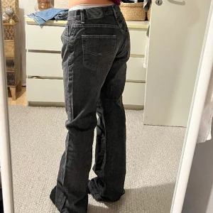 Low waist jeans - Lågmidjade boyfriendjeans i storlek 30/34 så väldigt långa i benen