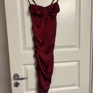 Julklänning - Oanvänd, prislapp kvar, passar som xs