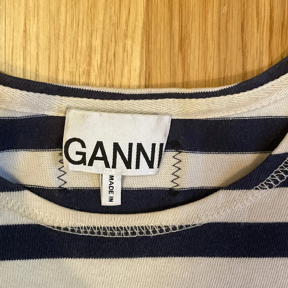 Randig tröja från GANNI, som ny. Storlek S. Pm för fler bilder. Tröjor & Koftor.