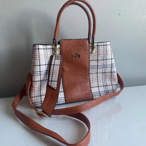 Väska  - Knappt använd väska i mycket bra skick! 