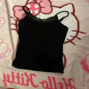 Velvet lace top  - ganska mjuk och inte genomskinlig, jag använder den dock inte ofta. 