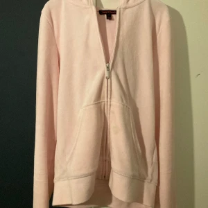 Juicy tröja - Juicy tröja i storlek xs🩷 fläcken på framsidan är borta 🩷tröjan i jätte bra skick 🩷💝