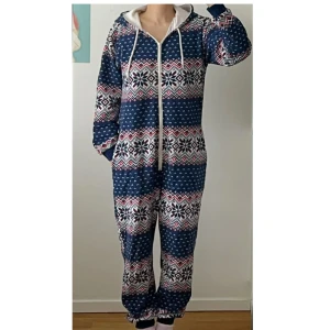 Overall - Helt nya med lappen kvar. Köpt för 899kr. Storlek S. Använd gärna KÖP NU om du vill köpa.