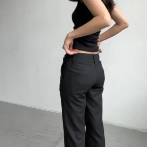 LXA Fave suit pants - Säljer mina kostymbyxor från lxa stl 36. Använd fåtal gånger så är i bra skick. SLUTSÅLD PÅ HEMSIDA Långa på mig som är 177 ❣️