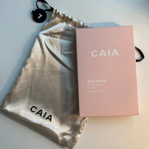 CAIA sheet-mask  - Fick i dagens julkalender och använder inte. Helt oöppnad och caia-påsen medföljer. Kostar 225 på hemsidan men säljer för 200, kan sänka till 150 vid snabb affär! 🫶🏼