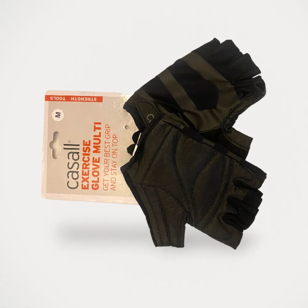 Vantar från Casall, modell Exercise Glove Multi.  Storlek: M Material: leather, polyamid, elastano Helt ny, men utan prislapp.. Övrigt.