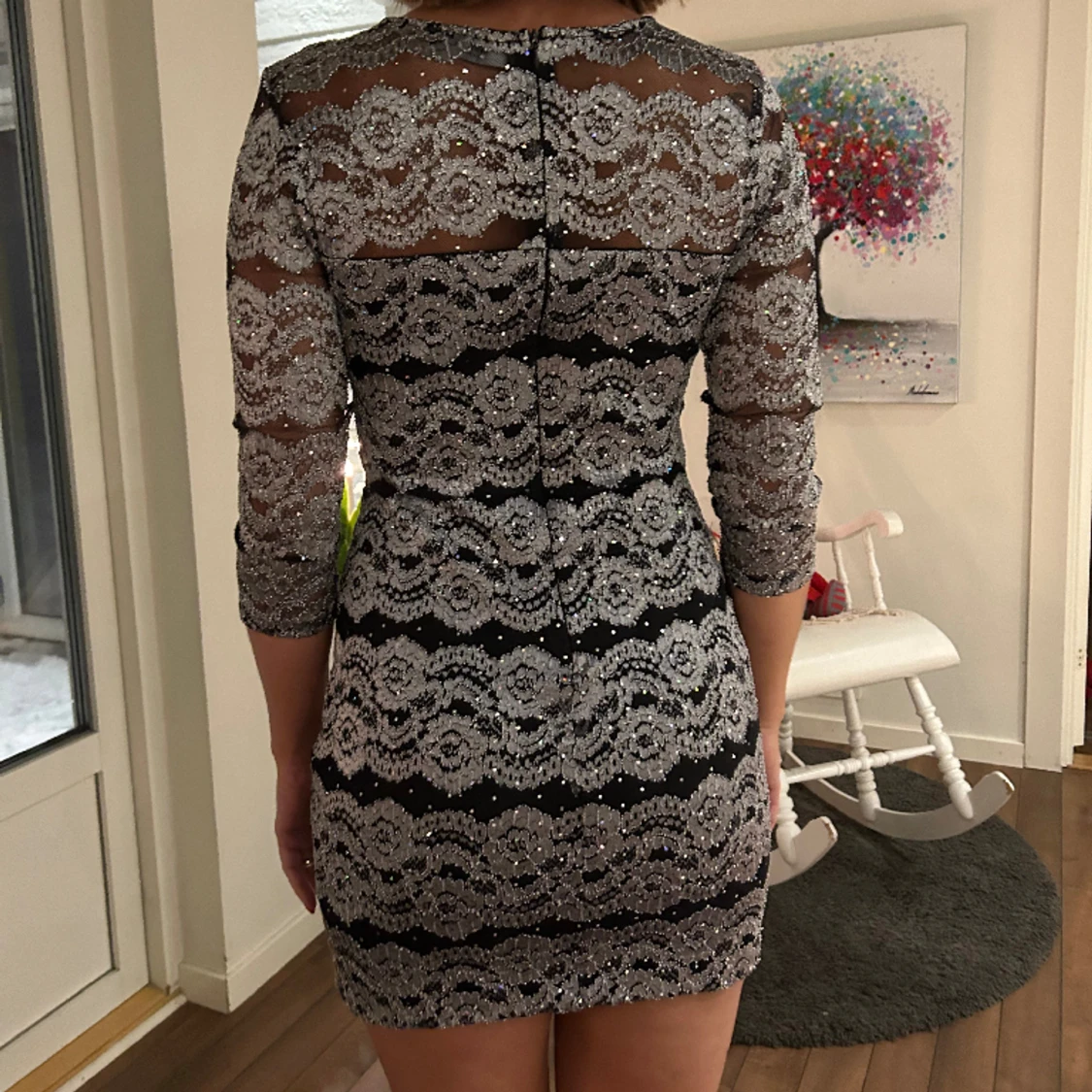 Festklänning i spets och mesh - 90