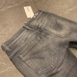 Hej, säljer nu ett par riktigt snygga dondup jeans för 850kr nyköpta för 3300 kr. Slim fit!  Pris kan diskuteras vid en snabb affär