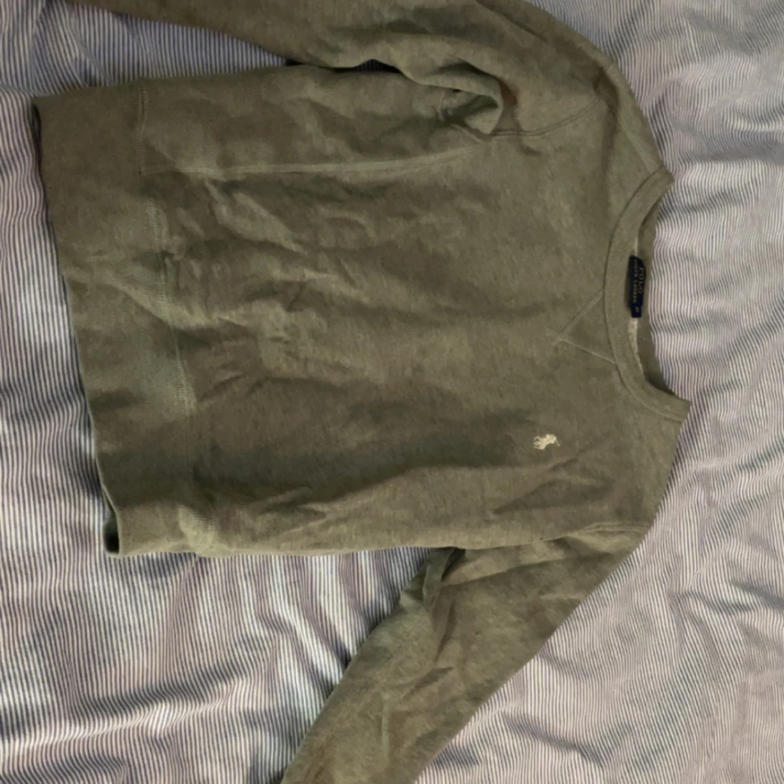 Säljer otroligt snygga tröjor på mitt konto in o kolla  - 91