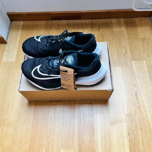 Nike skor - Nike löpar skor storlek 44