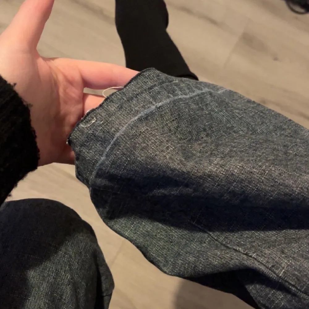 Coola jeans som jag köpt här på plick men när jag fick hem dom var dom för stora för mig och insåg att de inte riktigt är min stil heller :( så därför säljer dag dom! . Jeans & Byxor.