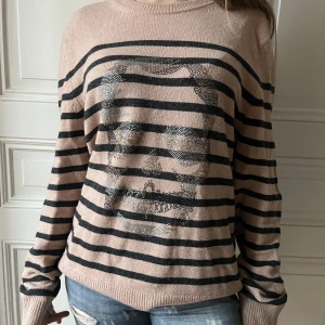 Stickad Zadig tröja  - Så cool stickad tröja från Zadig & Voltaire! Använd få gånger och är i storlek M❤️❤️