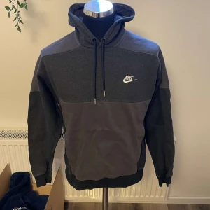 Nike hoodie - shysst nike hoodie använd men bra skick